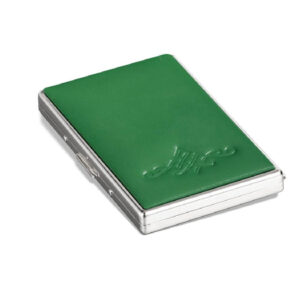 Kožna futrola zelene boje sa metalnim ivicama