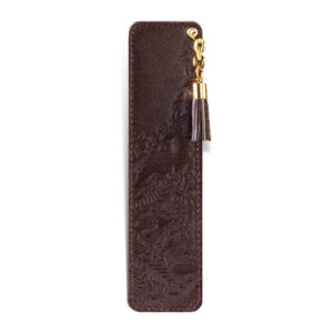 Elegantna tamno braon kožna oznaka za knjige sa zlatnim detaljima na vrhu