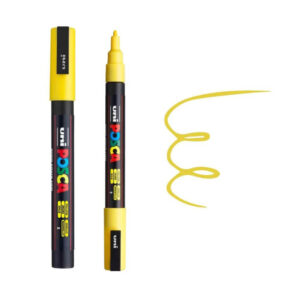UNI POSCA MARKER PC-3M 33 Žuti marker brenda Posca sa skinutim poklopcem i žutim iscrtanim linijama.