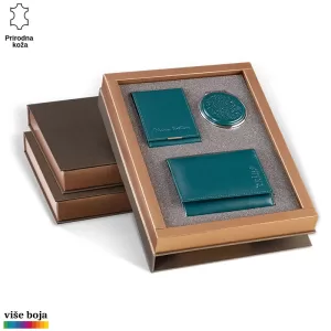 TRODELNI KOŽNI ŽENSKI SET 1 Poklon set Princ Leather sa dva plava kožna novčanika i okruglim metalnim držačem u elegantnoj poklon kutiji.