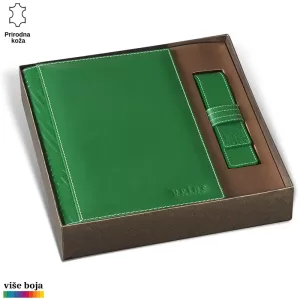 Zeleni kožni notes i držač za olovke sa brendom Princ Leather u luksuznoj poklon kutiji.