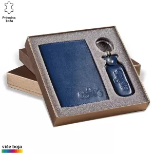 Poklon set od prirodne kože u plavoj boji: futrola za pasoš i privezak sa motivom automobila