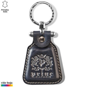 Kožni privezak sa metalnim elementima i izrezbarenim logotipom Princ Leather.