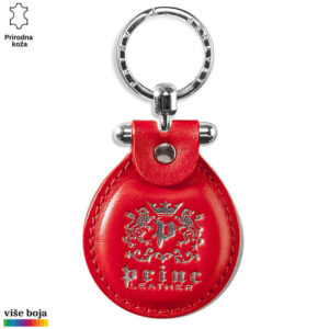 Crveni kožni privezak sa logom Princ Leather i metalnim prstenom za ključeve.