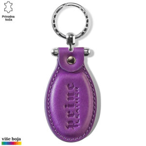 Ljubičasti kožni privezak sa utisnutim logotipom Princ Leather i metalnim prstenom za ključeve.