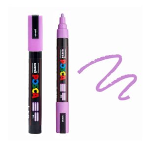 UNI POSCA MARKER PC-5M 16 Ljubičasti Posca marker sa poklopcem pored kojim je nacrtana talasasta linija u ljubičastoj boji.