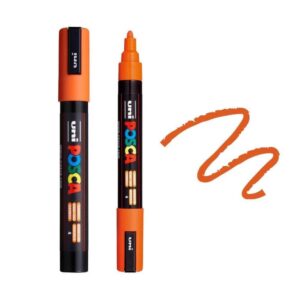 UNI POSCA MARKER PC-5M 25 Narandžasti marker Posca sa prikazom iscrtane linije.