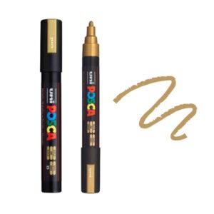 UNI POSCA MARKER PC-5M 43 Dve zlatne Posca markere sa poklopcem i bez poklopca pored zlatne linije nacrtane markerom.
