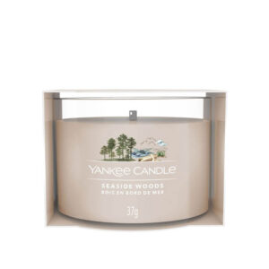 Svetlosmeđa sveća Yankee Candle sa mirisom Seaside Woods.