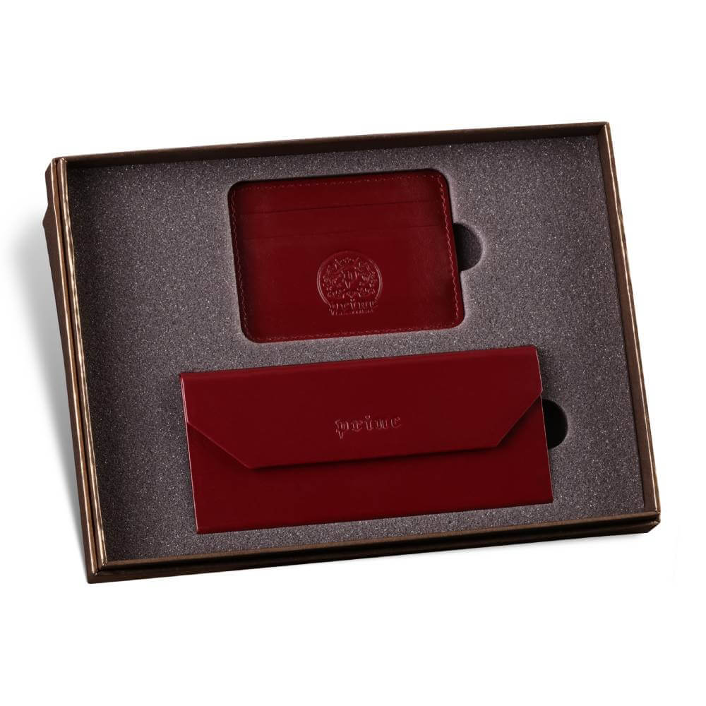 895 Poklon set. Bordo boje, futrola za naocare i etui za kartice.