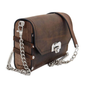 Zenska kozna torba braon boje sa srebrenim detaljima i drvetom brenda lignum