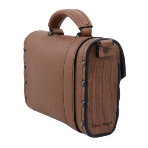 Zenska kozna torba sa drvenim detaljima braon boje